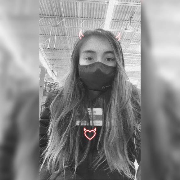 Poshmark profile picture for @paranoia